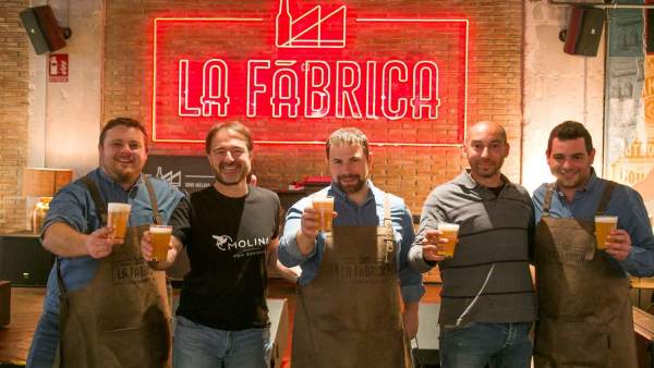 Cruzcampo elabora su primera cerveza ecológica en el espacio La Fábrica de Málaga