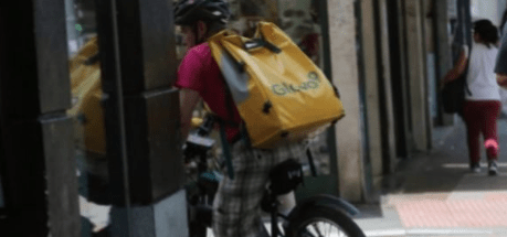 La Comunidad de Madrid legaliza la venta a domicilio de comida