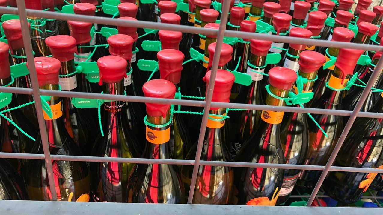 Marqués de Vizhoja sumerge en el Mediterráneo 200 botellas de albariño