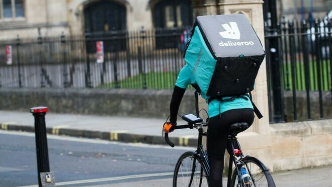 Deliveroo lanza el pago instantáneo para sus riders en pleno conflicto laboral