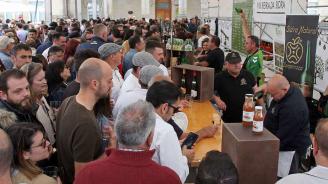 La Feira da Sidra vuelve a superar expectativas, vende más de 3.000 vasos y agota existencias