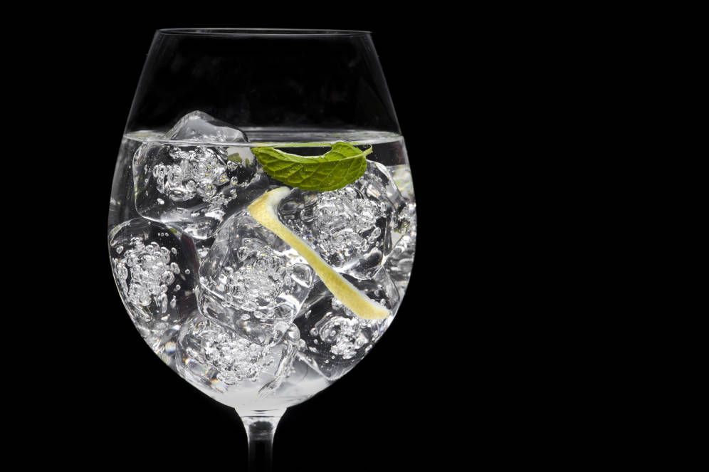 La ginebra dispara las exportaciones y compensa su tropezón en España