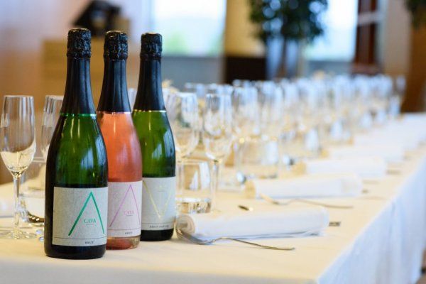 Cava supera a Champagne en botellas exportadas en 2018