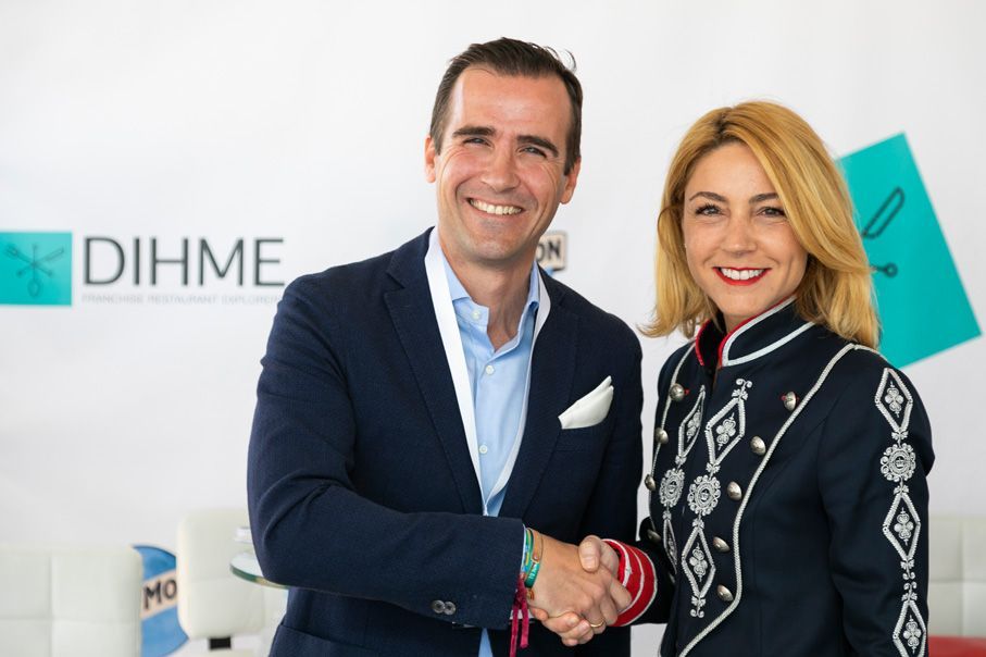 Grupo Dihme y BBVA firman un acuerdo para apoyar a los nuevos franquiciados de ‘Blue Moon’ y ’La Sagrada Fábrica’