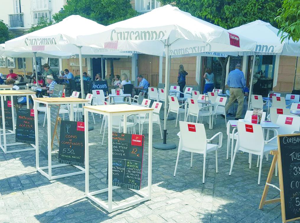 Horeca achaca la poca afluencia de turistas al frío de poniente