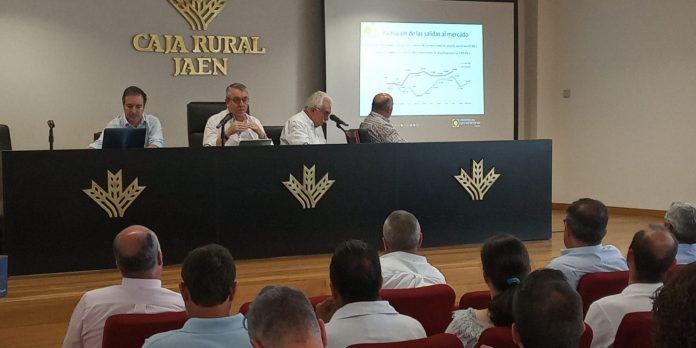 Las cooperativas jienenses podrán anticipar la liquidación del aceite almacenado