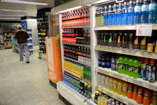 Compromís lleva a Madrid su cruzada contra las bebidas azucaradas