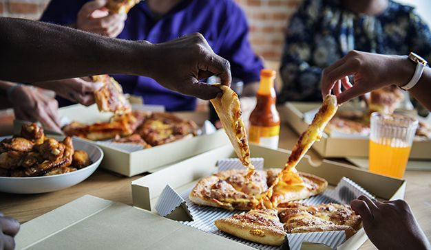 El consumo de comida a domicilio es ya un «vicio» para más de la mitad de los españoles