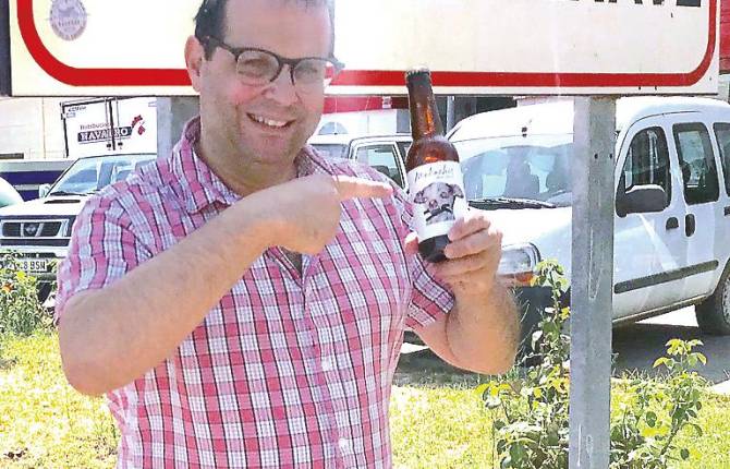 Una cerveza con sabor artesanal y etiqueta artística