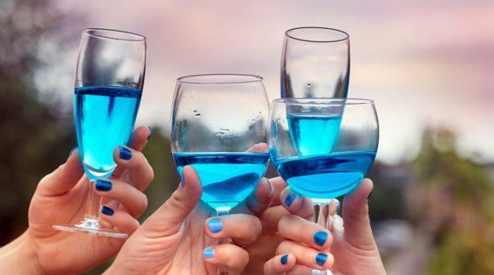 Pruebas de laboratorio detectan tintes sintéticos en el vino azul