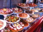 Los españoles son los europeos que menos gastan en comer fuera de casa