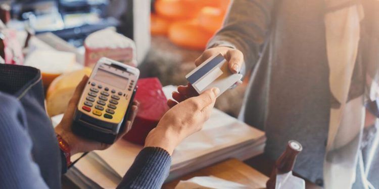 Los ingresos por compras de turistas de larga distancia se elevan un 20% hasta septiembre