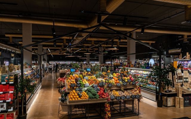 Los supermercados de lujo de El Corte Inglés siguen sin competencia real