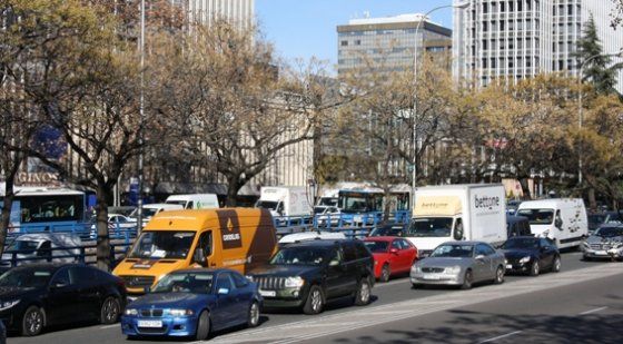 Madrid y Barcelona vetan a miles de furgonetas de reparto