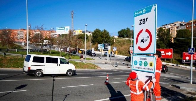 Los transportistas critican las medidas anticontaminación de Madrid y Barcelona
