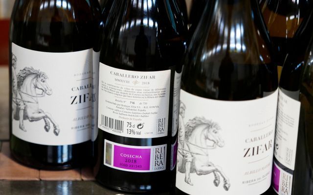 Ribera del Duero lanza su primer vino blanco con contraetiqueta oficial de la DOP