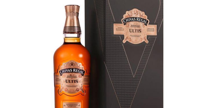 Llega a España el primer blended malt de Chivas