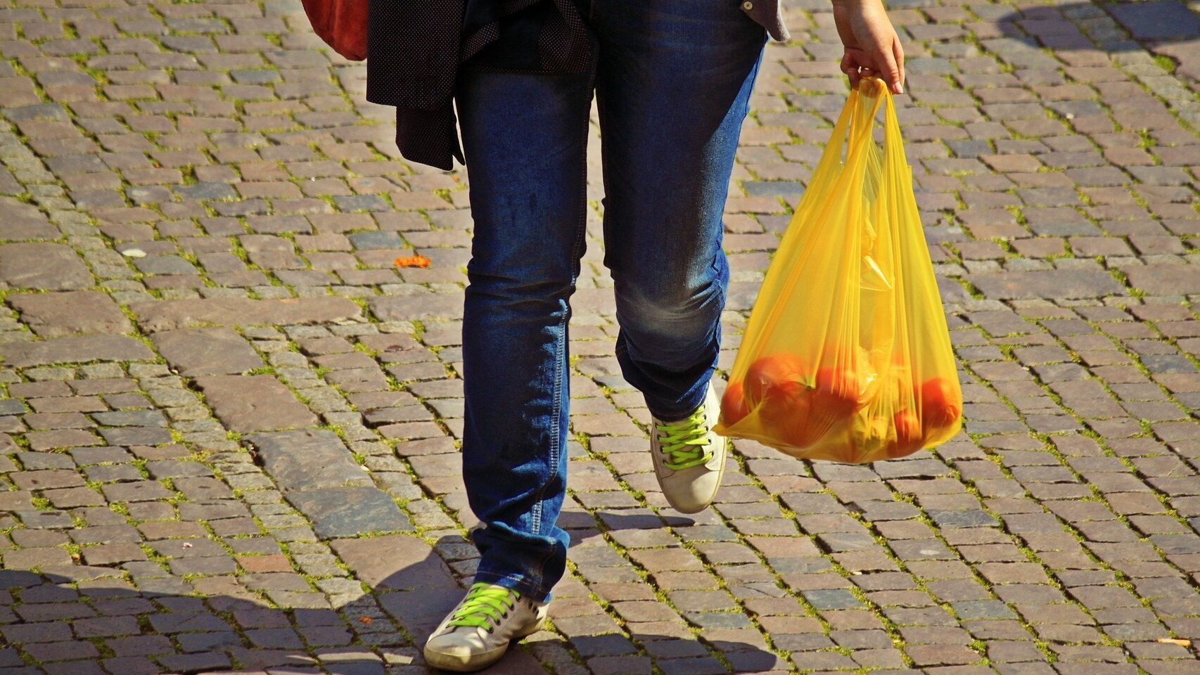 Así aprovecha la industria del plástico el coronavirus para defender las bolsas de un solo uso