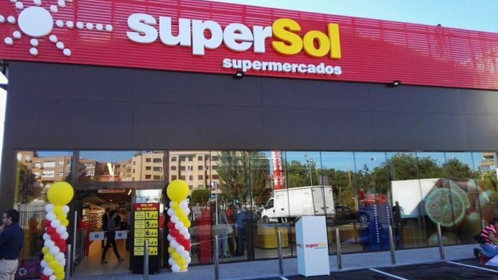 Supersol acelera su plan de reformas y despeja los rumores de venta