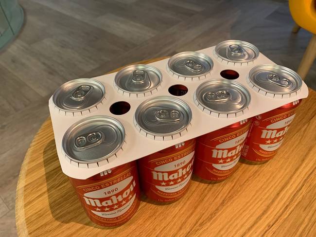 Mahou retira las anillas de plástico de sus latas: así serán los nuevos packs