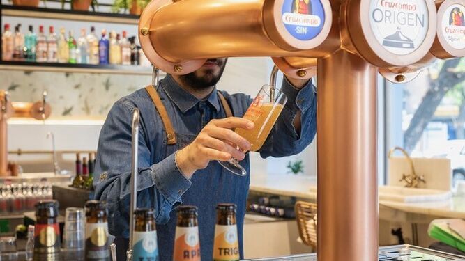 Cruzcampo y Amstel regalan más de 15 millones de cañas a sus bares
