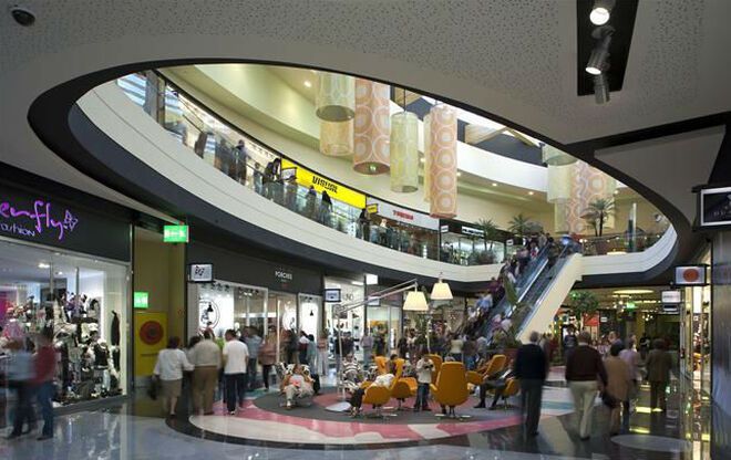 El calvario de comerciantes atrapados en centros comerciales: «Pagamos almacenes a precio de oro»