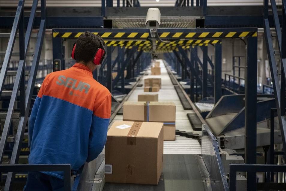 La logística española vive su Black Friday por el coronavirus: «Puede haber miedo a volver a las tiendas»