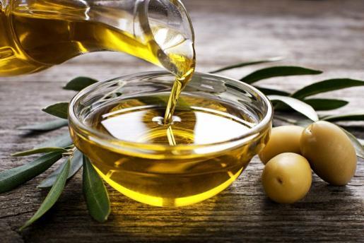 Los productores de aceite de Ibiza están preocupados por el uso de monodosis en restaurantes