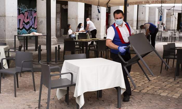 Las barras de los bares abren en la Fase 3 de la desescalada y el aforo de las terrazas pasa del 50% al 75%