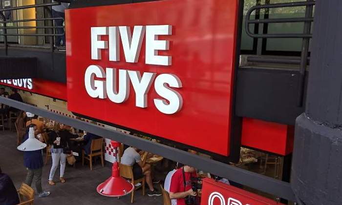 Daniel Agromayor, director general de Five Guys: «La prioridad es recuperar los niveles de empleo y reconstruir la empresa»