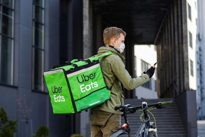 Uber compra su rival Postmates por 2.650 millones de dólares