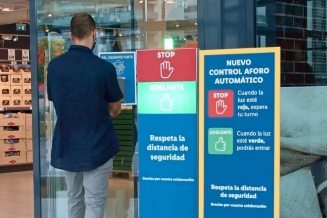 Un semáforo en los súper para no saltarse el aforo