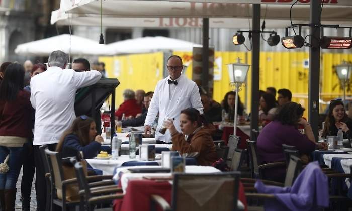 El teletrabajo amenaza la supervivencia de los bares de «menú del día»