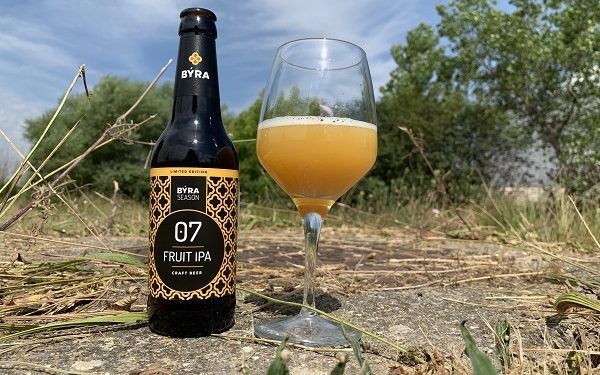 Byra lanza una edición limitada de su Fruit Ipa elaborada con puré de melocotón