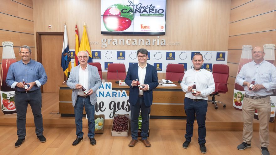 Gran Canaria lanza una marca de zumos hechos con excedentes de frutas locales acumuladas durante la crisis sanitaria