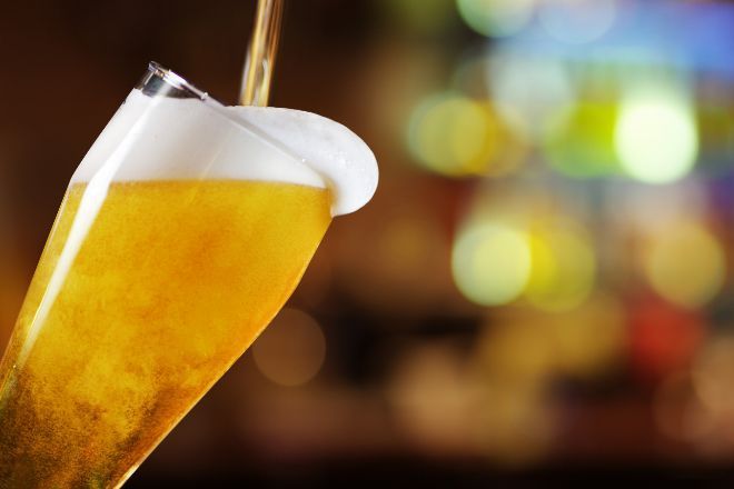 El impuesto a la cerveza resiste como el único especial que aumenta su recaudación hasta junio