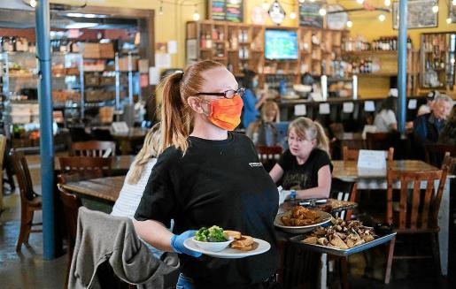 El 30 % de los bares y restaurantes de las Islas permanecen cerrados