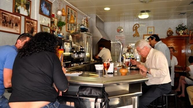 Hoteles, restaurantes y cafeterías denuncian la indefensión por las restricciones de Sanidad