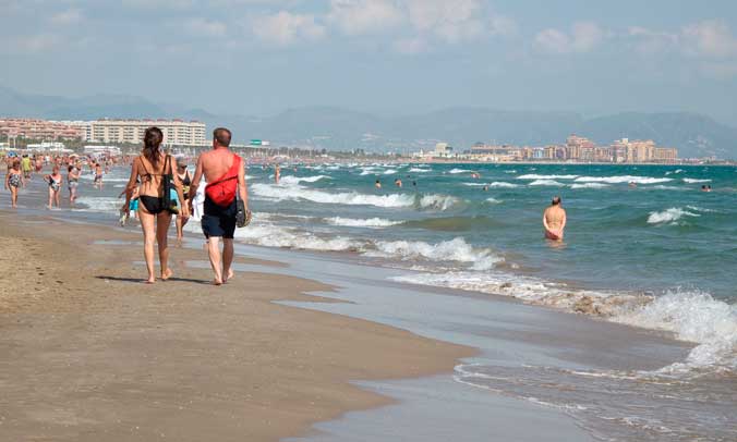 Los hoteleros piden pruebas Covid-19 en origen y destino «si no se quiere dar por perdido el año»