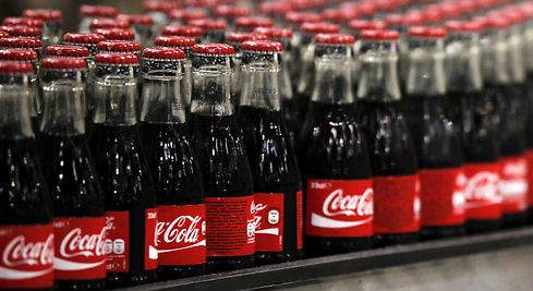 Coca-Cola pierde casi la mitad de sus ingresos en el primer semestre