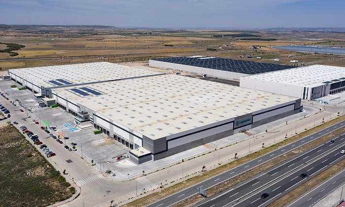 Patrizia ultima la venta de un macro almacén de Amazon y dos naves en Torrejón con Real I.S.