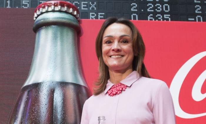 La jefa de Coca-Cola ingresa 26,7 millones en Luxemburgo y gana 50 veces más
