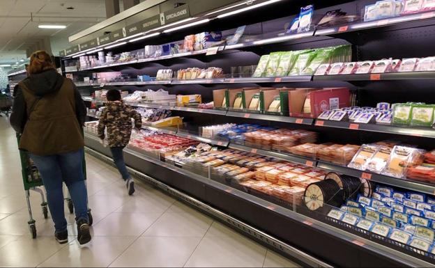 Los alimentos son 6,4 puntos más caros en tienda que en origen