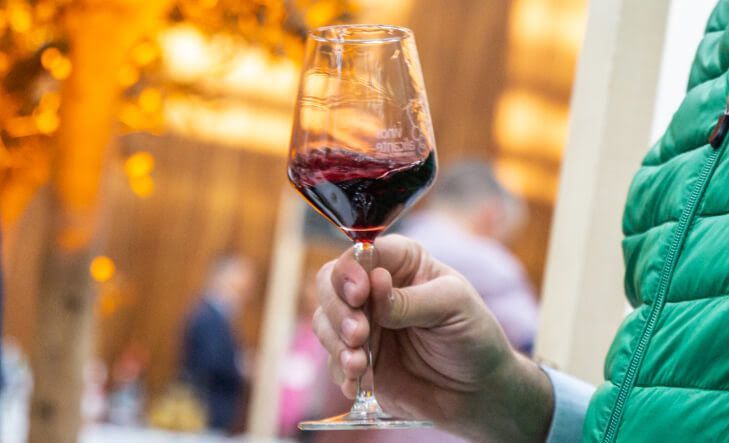 Las ventas de vinos con DOP Alicante se han recortado a la mitad desde marzo