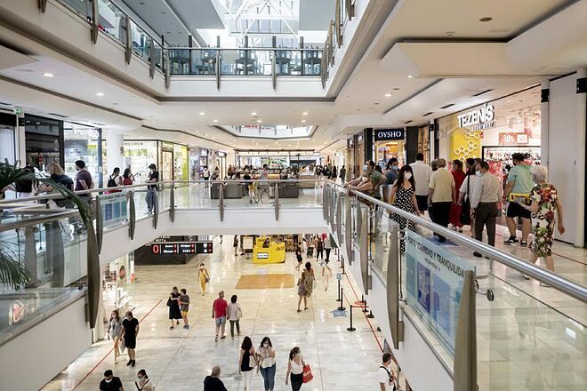 Las visitas a centros comerciales son un 25 % inferiores a las de hace un año