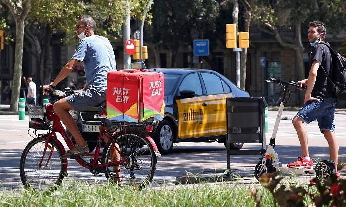 La hostelería y las empresas de reparto quieren alargar las entregas a las 12 de la noche