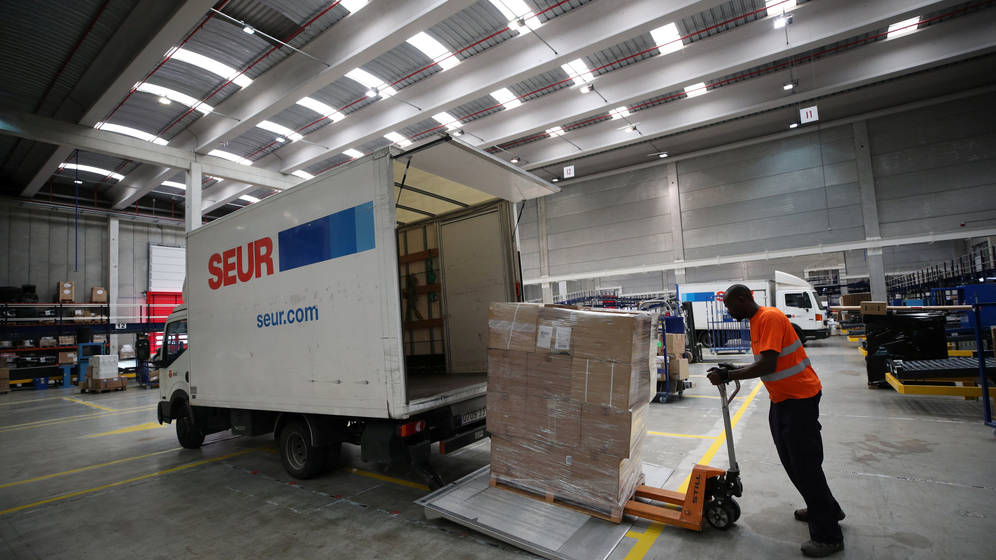 Las firmas de paquetería temen un aluvión y alertan de retrasos en Black Friday y Navidad