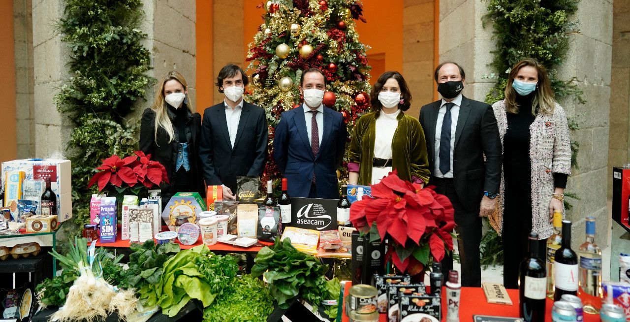 Díaz Ayuso ha firmado un protocolo con grandes superficies para promocionar los alimentos …