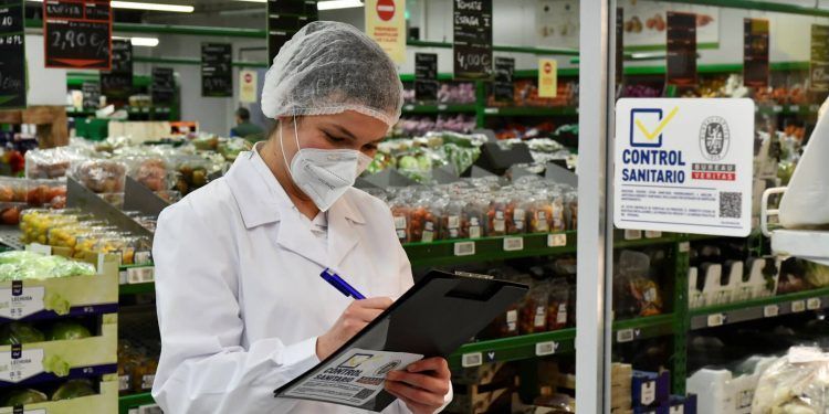 Makro obtiene certificación en seguridad alimentaria en sus centros