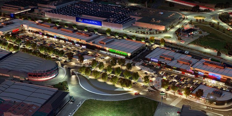 Abre sus puertas el parque comercial Bahía Real en Cantabria